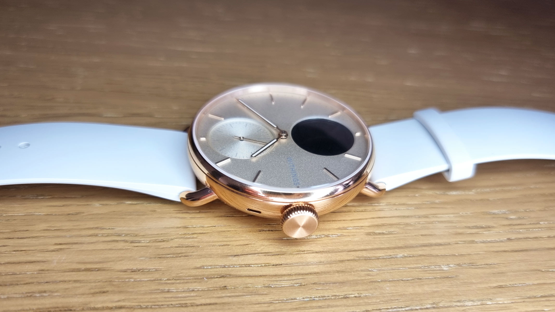a close-up picture of the rotating crown in the Withings ScanWatch 2