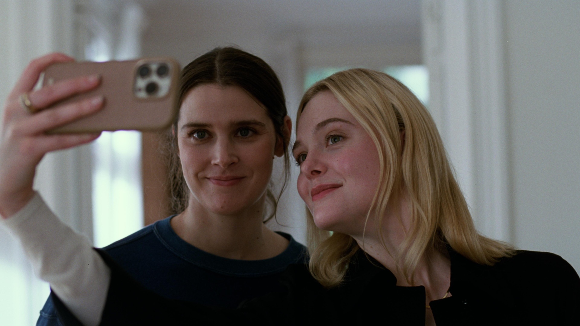 Inga Ibsdotter Lilleaas and Elle Fanning as Agnes and Rachel in Sentimental Value