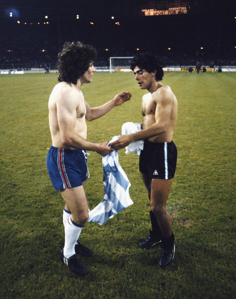 Kevin Keegan swaps shirts with Diego Maradona in 1980