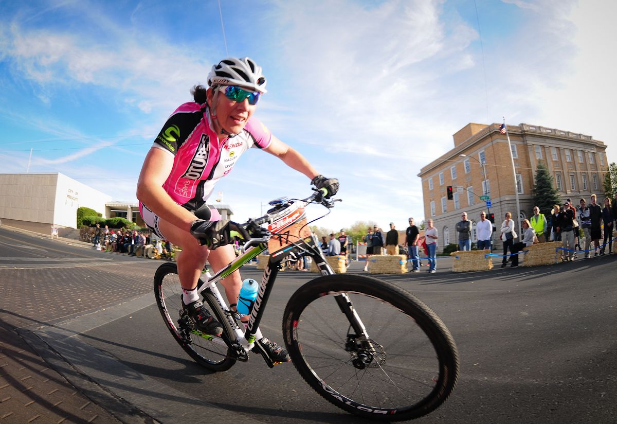 Jenny Smith (NoTubes) racing in Friday&rsquo;s Fat Tire Criterium
