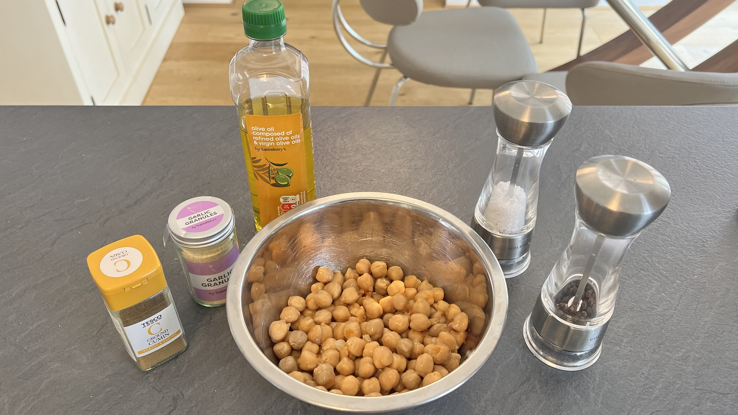 I made crispy air fryer chickpeas and it's made snacking healthy ...