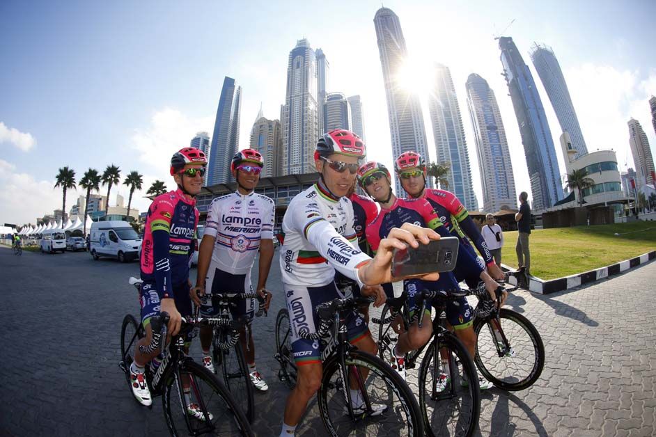 Rui Costa takes a selfie with his team