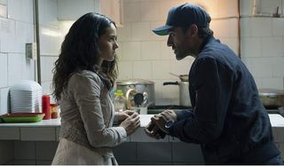 Triple Frontier Adria Arjona and Oscar Isaac speaking in secret at a food counter