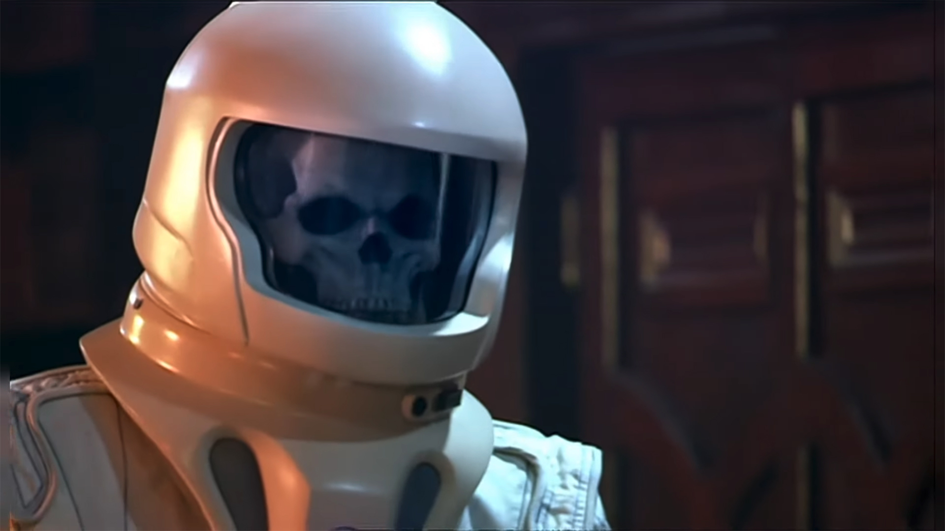 Um esqueleto dentro de um traje espacial. Esta é uma pessoa comida pela Vashta Nerada no programa de ficção científica da BBC "Doutor quem".