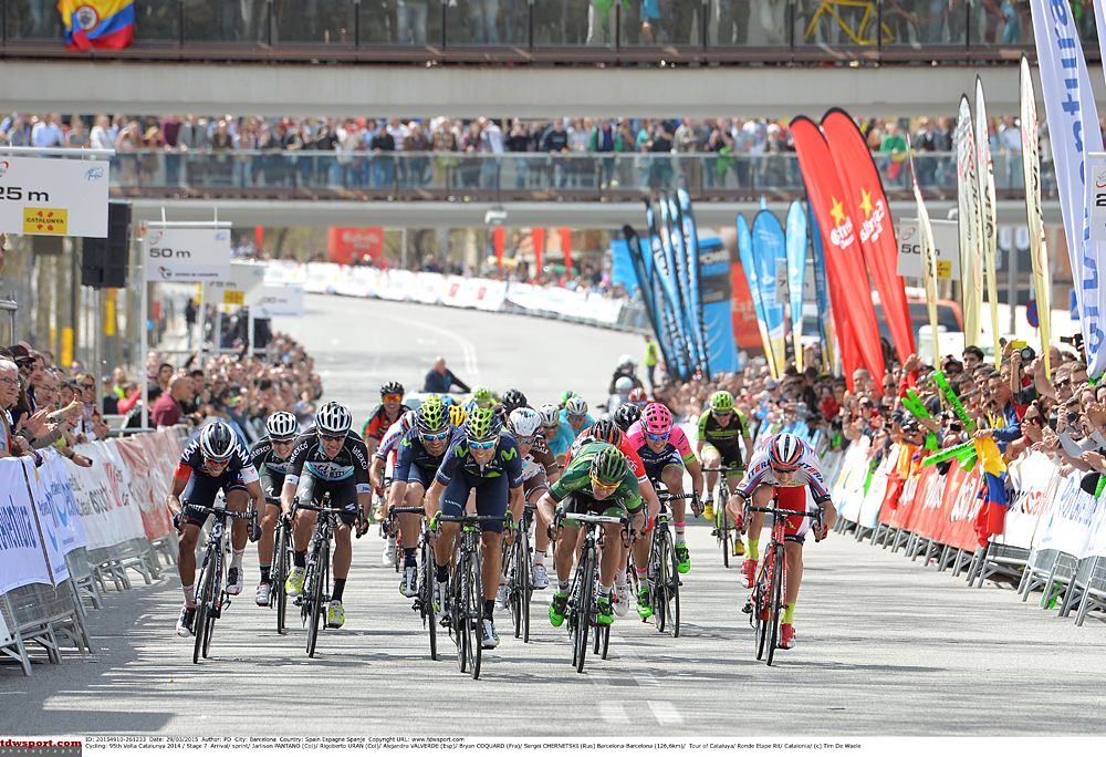 Alejandro Valverde (Movistar) wins the sprint in stage 7