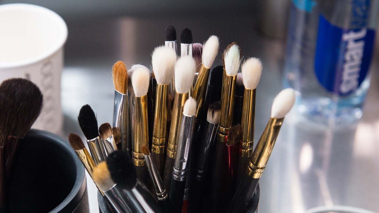 how to clean makeup brushes