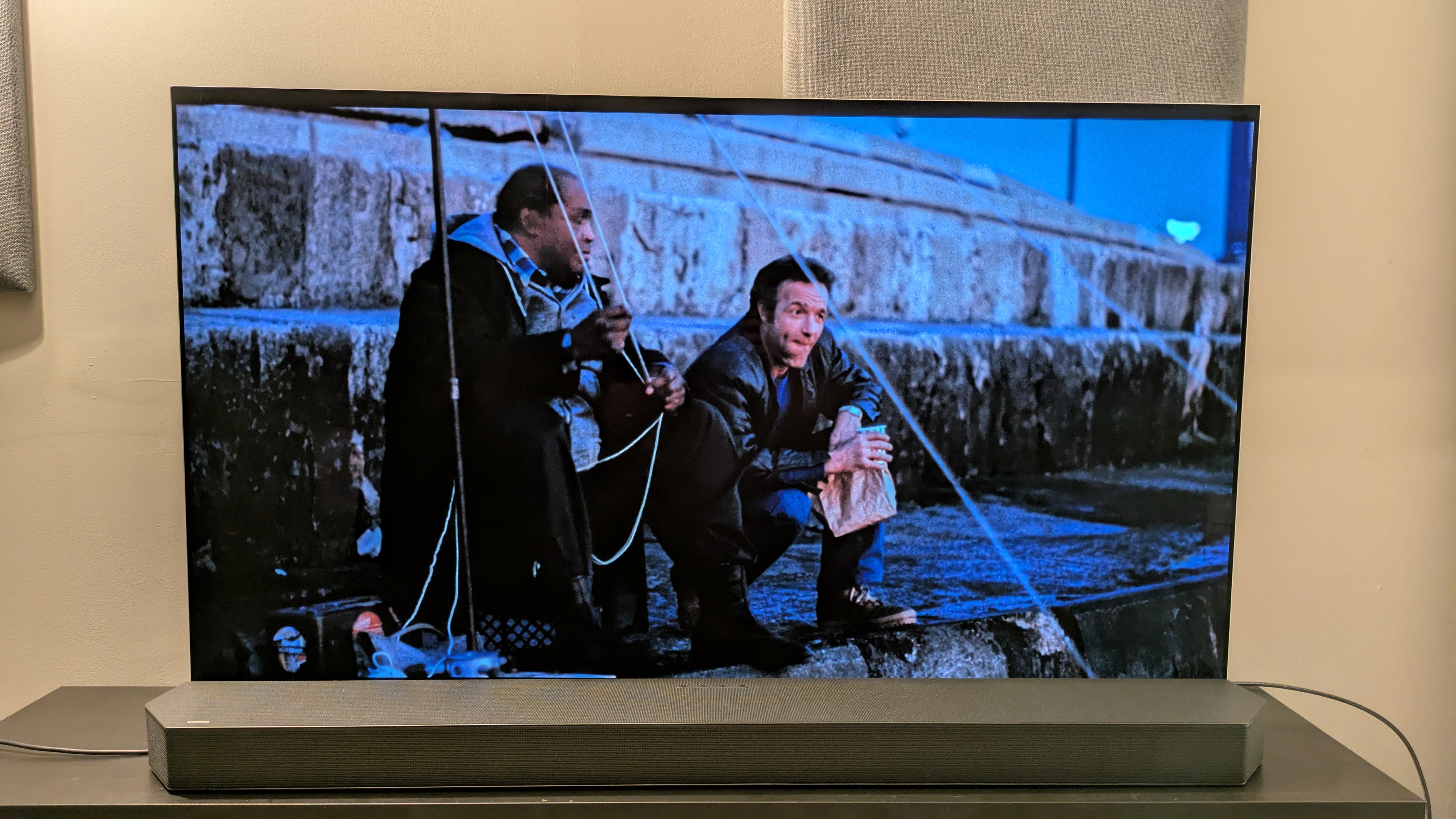 Thief 4K Blu-ray on LG G5 with Frank and 'Captain' at the dock on screen