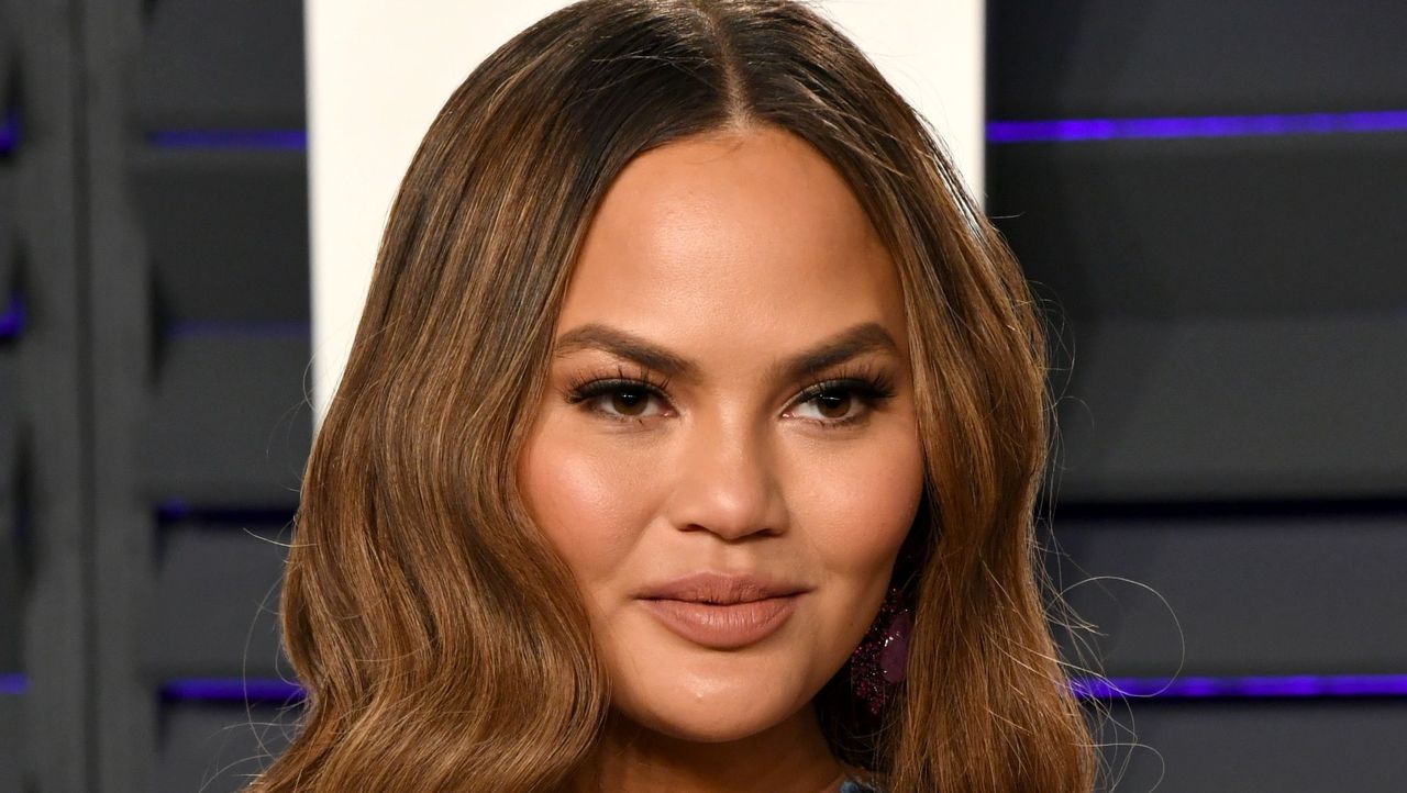 beverly hills, ca february 24 chrissy teigen attends the 2019 vanity fair oscar party hosted by radhika jones at wallis annenberg center for the performing arts on february 24, 2019 in beverly hills, california photo by jon kopaloffwireimage