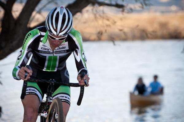 Jeremy Powers (Cannondale-Cyclocrossworld.com) makes it past the lake section.