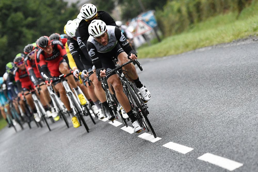 Dimension Data take charge of the peloton for Mark Cavendish