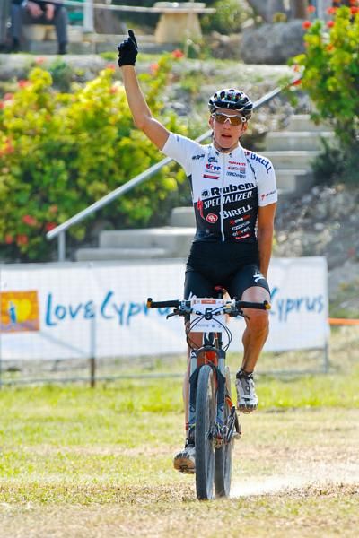 Jaroslav Kulhavy (Rubena Birell Specialized) wins the race