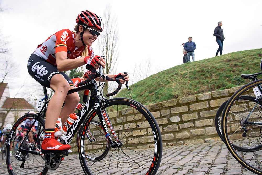 Isabelle Beckers fights up Kapelmuur - Pajot Hills Classic 2016