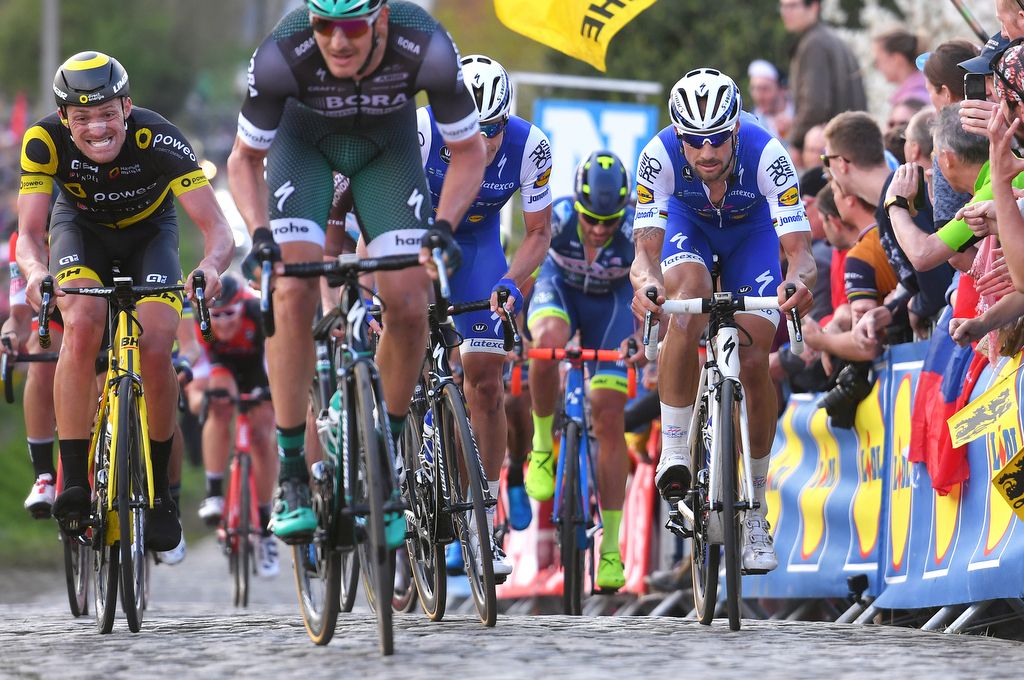 Tom Boonen back in the peloton after his mechanical