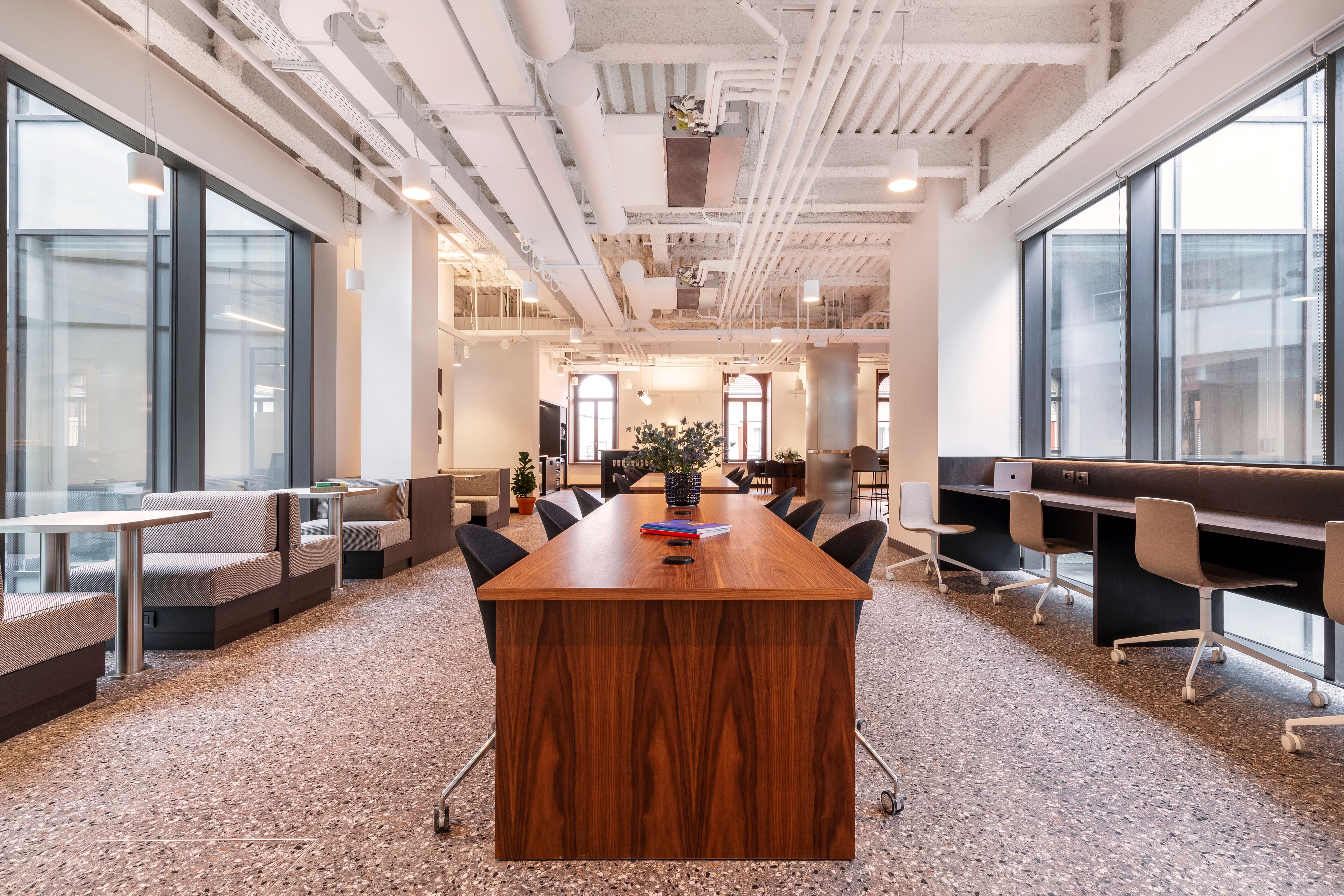 WeWork Meravigli workspace and desks