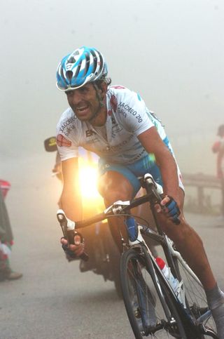 Ezequiel Mosquera (Xacobeo-Galicia) on the attack.