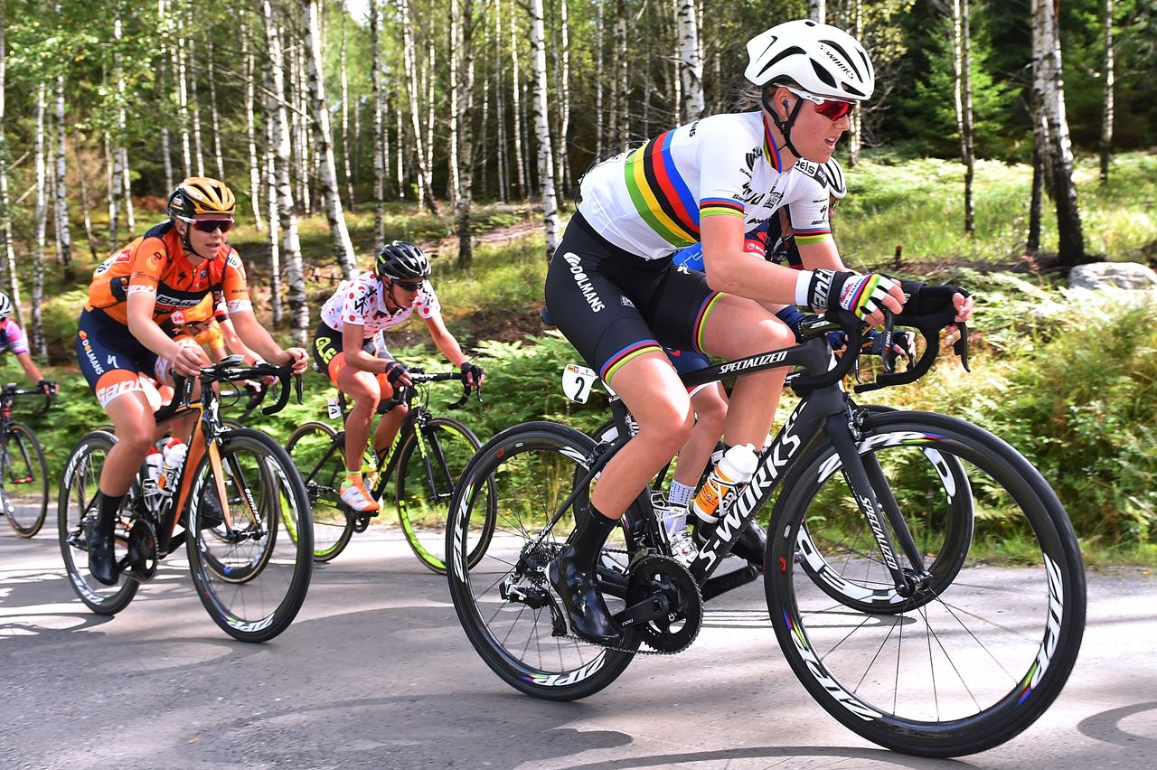 Amalie Dideriksen racing at the Tour of Norway on a black S-Works bike
