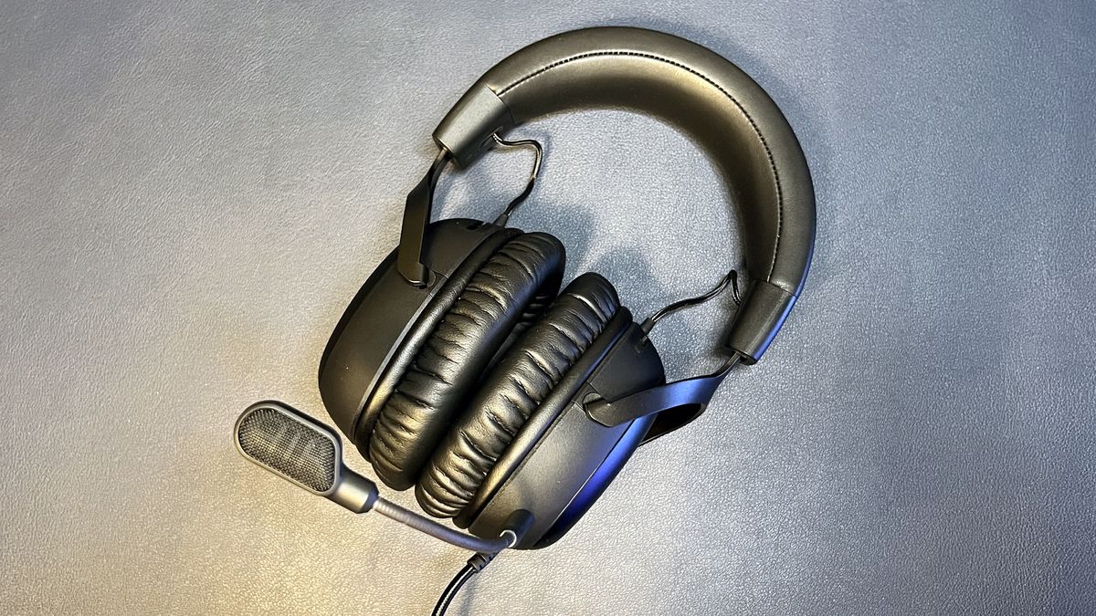 black hyperx wired gaming headset with microphone