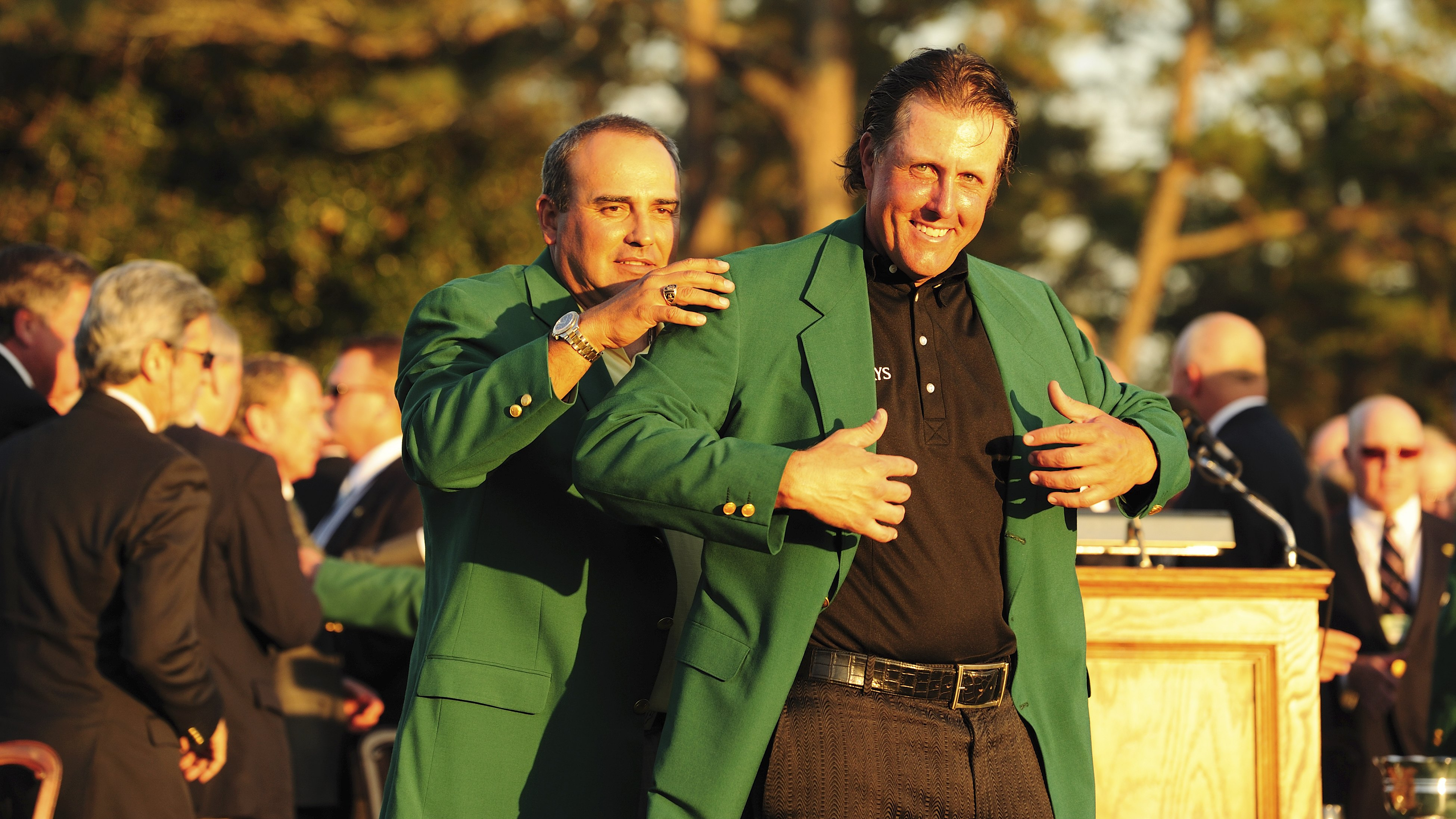Angel Cabrera placing the green jacket on Phil Mickelson after his 2010 Masters success
