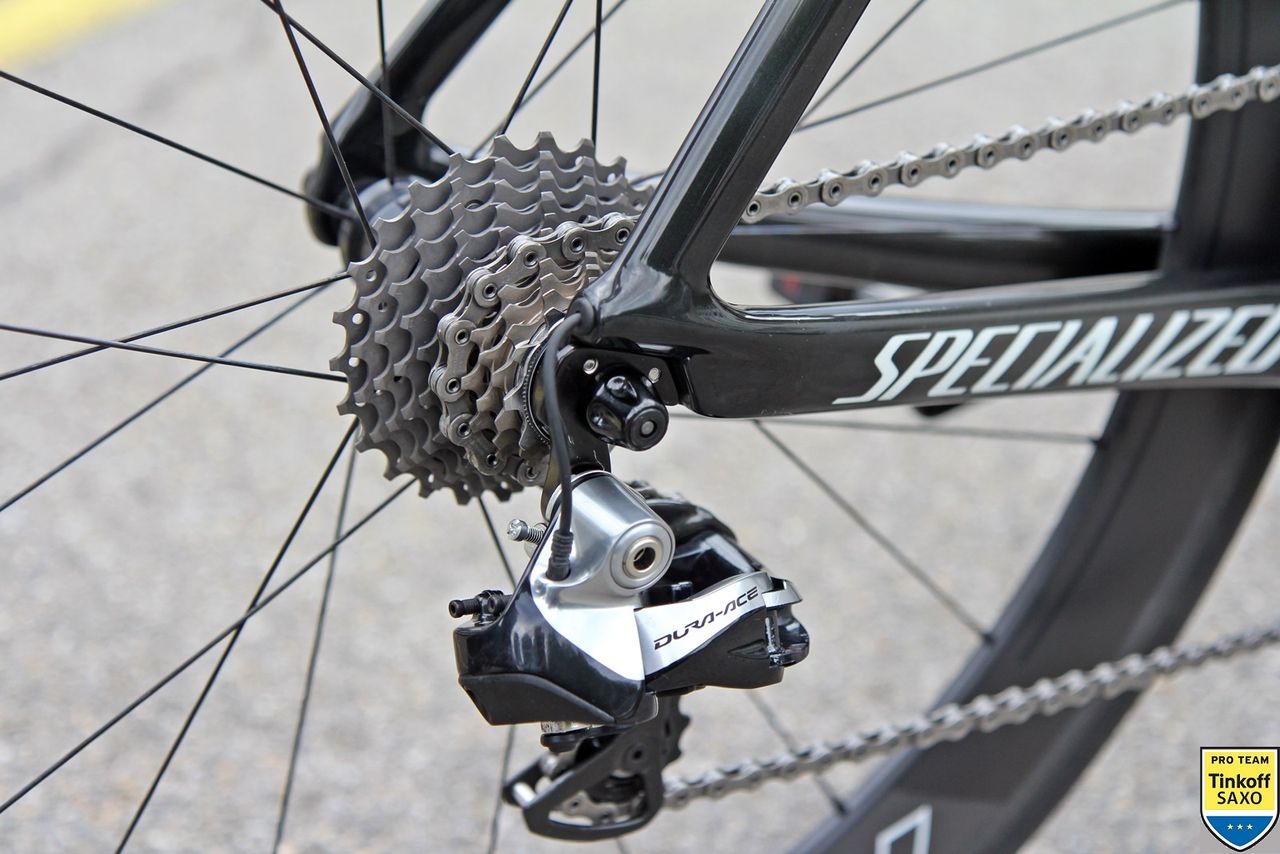 Perhaps the only visible cable goes out to the rear derailleur