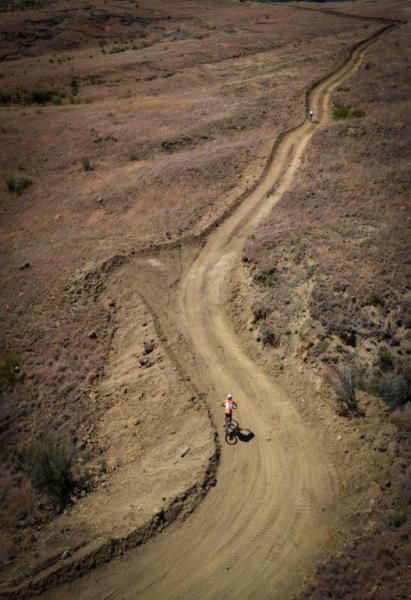 Max Knox alone in the lead