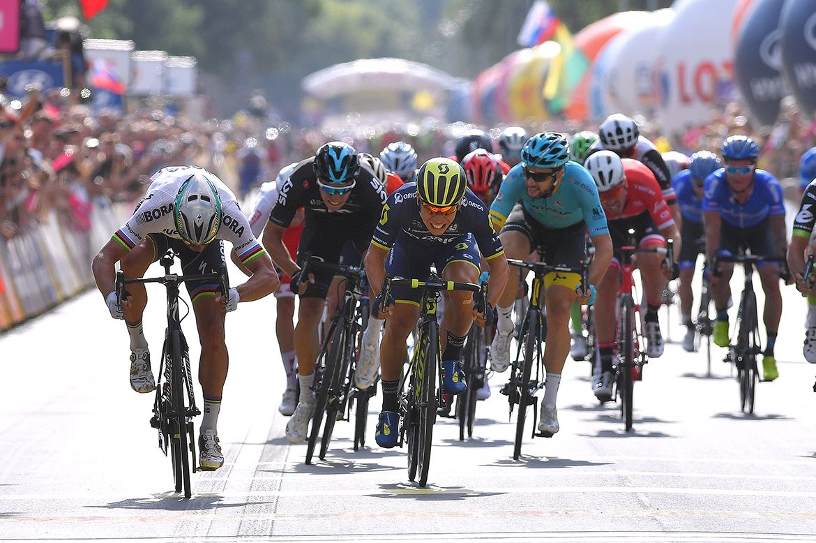 The final sprint on stage 1 of the Tour de Pologne