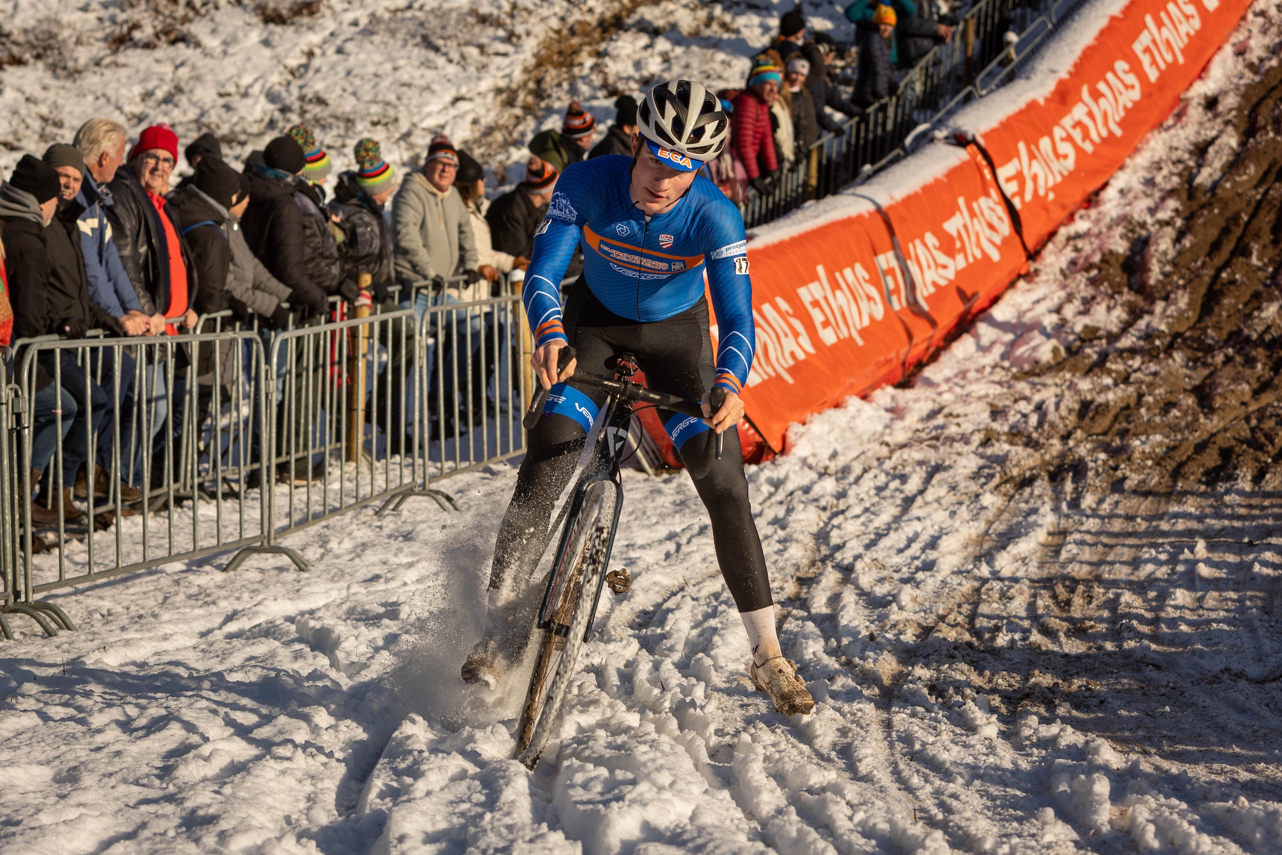 Matthew Crabbe of EuroCrossAcademy men's 17-18 team competes on slippery sand at Zonhoven in January 2026
