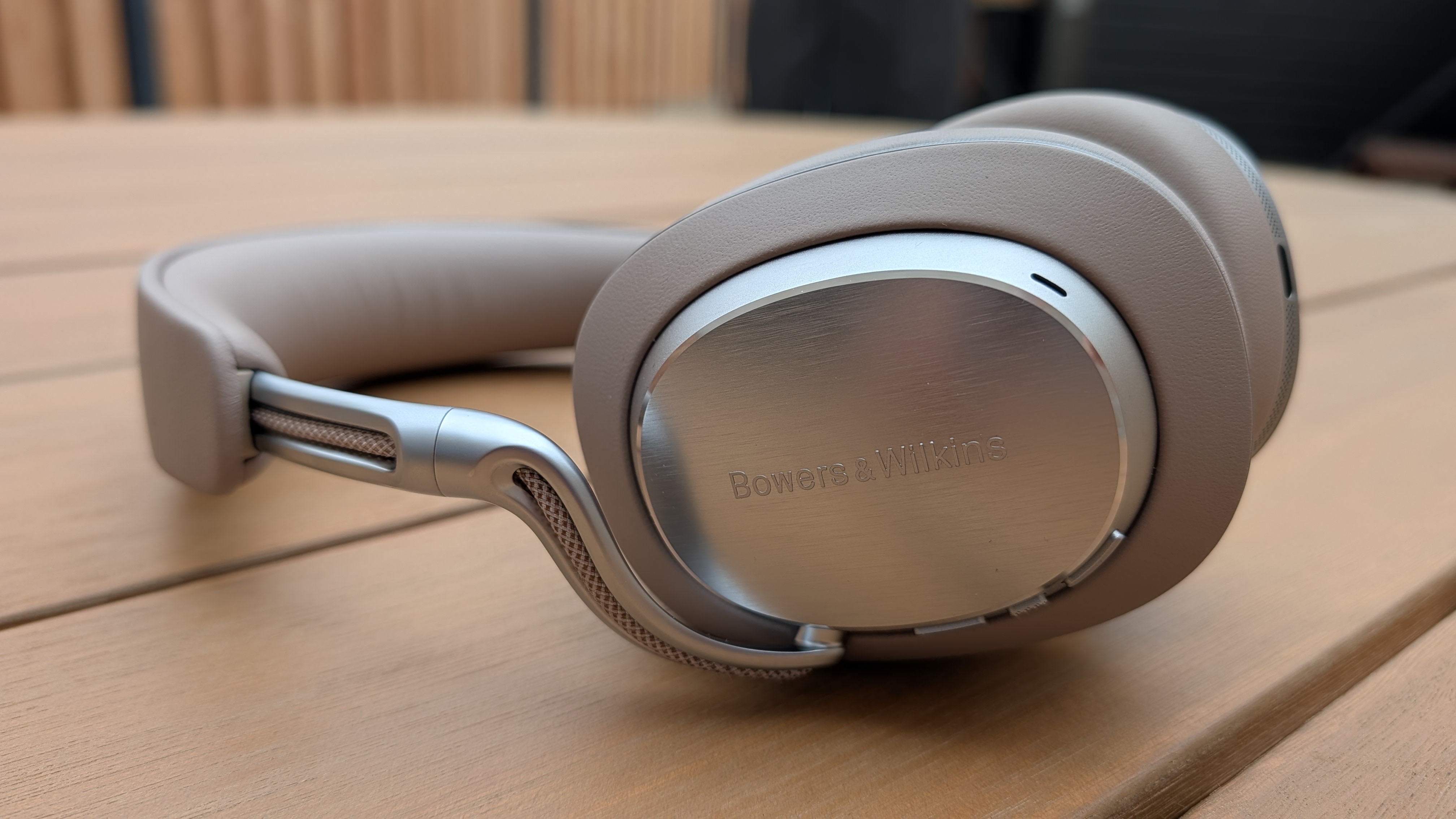 Bowers &amp;amp; Wilkins Px8 S2