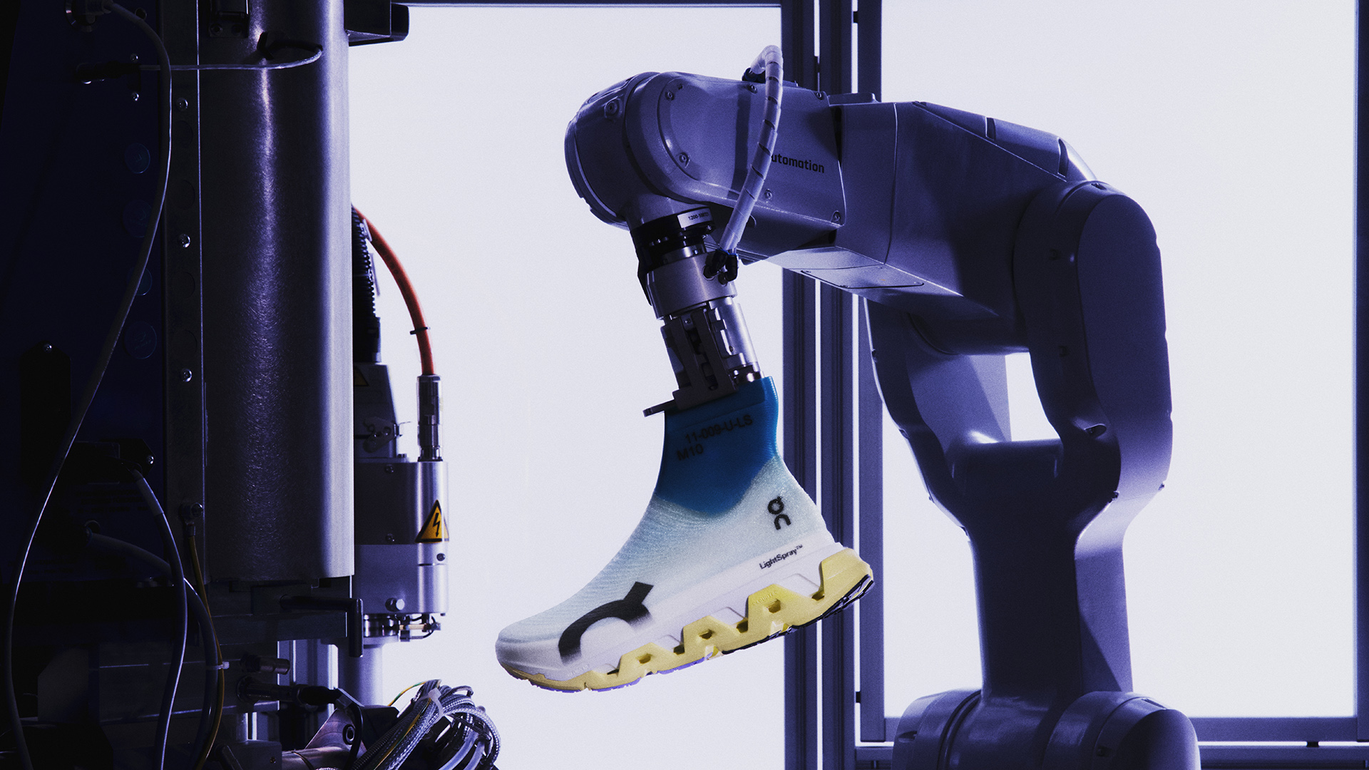 On LightSpray Cloudmonster 3 Hyper