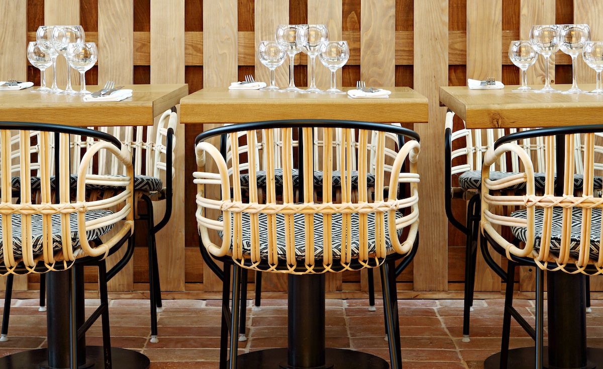 Eugène-Eugène Square tables with weaved chairs in a row