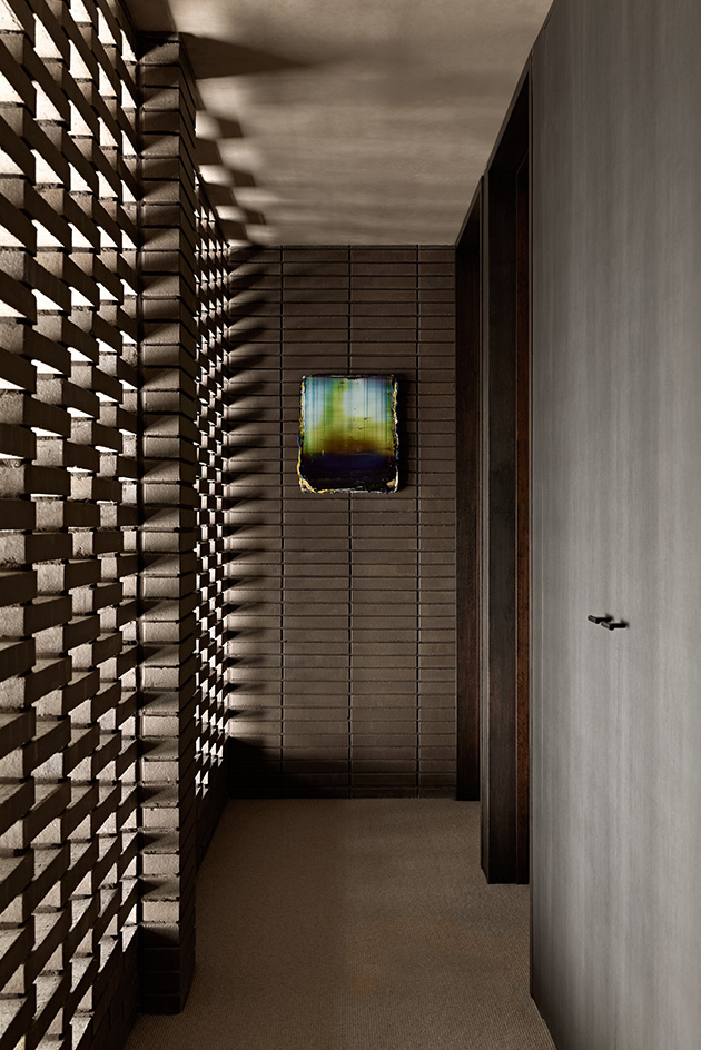 Karijini House, miinimalist moody house design