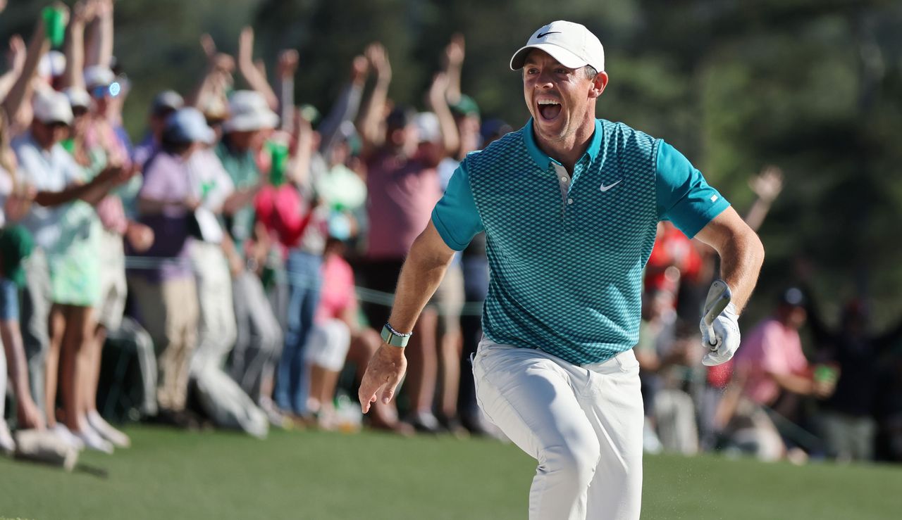 McIlroy smiles whilst walking out of the bunker