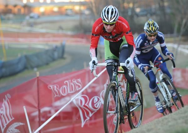 Luke Keough (Champion System p/b Keough Cyclocross) died a thousand deaths to stay with Powers (Cannondale p/b cyclocrossworld.com).
