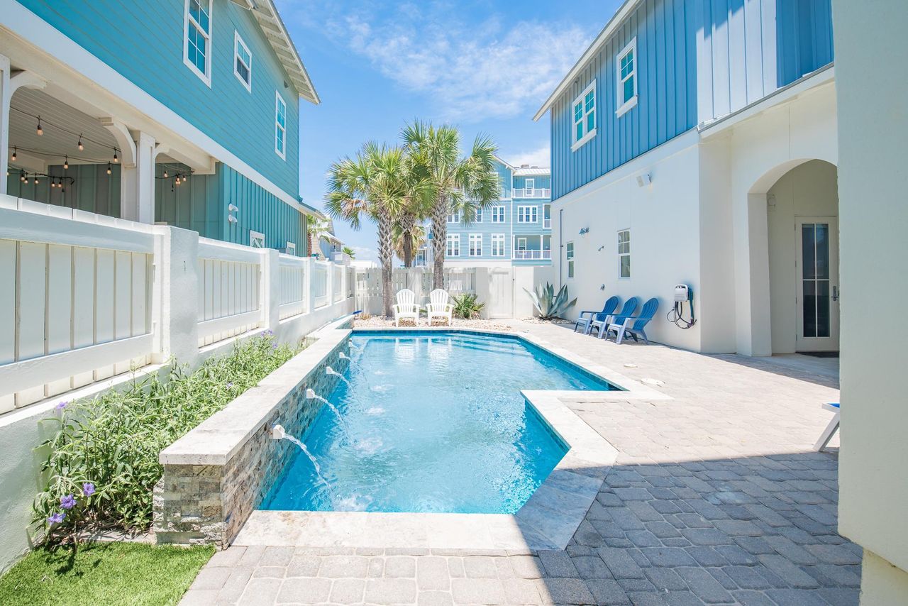 Listing images from a home in Port Aransas, Texas.