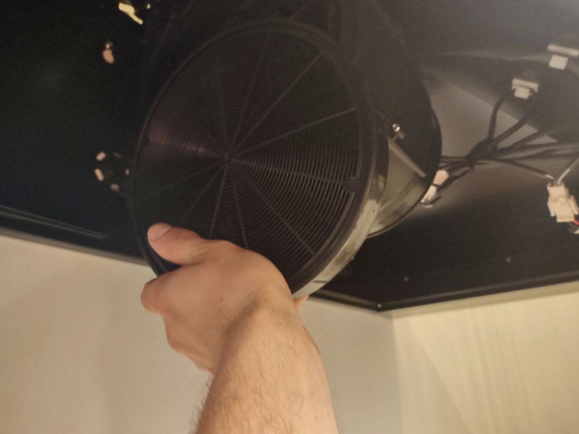 Fitting an extractor into a black cooker hood