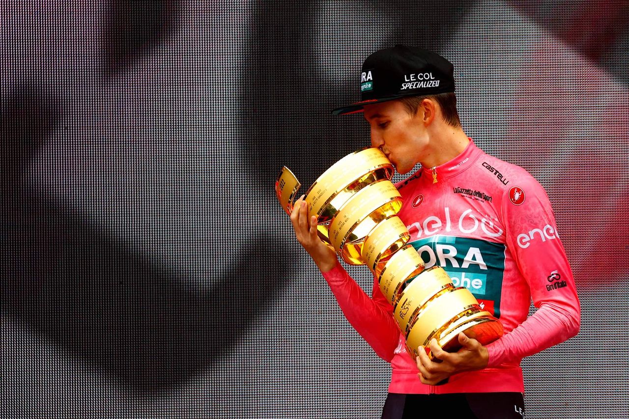 Jai Hindley with the Giro d&#039;Italia trophy