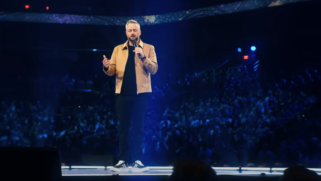 Nate Bargatze performing stand-up in Your Friend, Nate Bargatze
