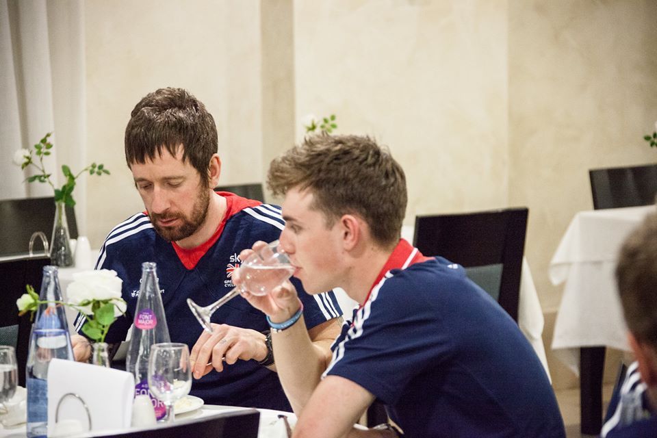 Bradley Wiggins enjoys breakfast before race day