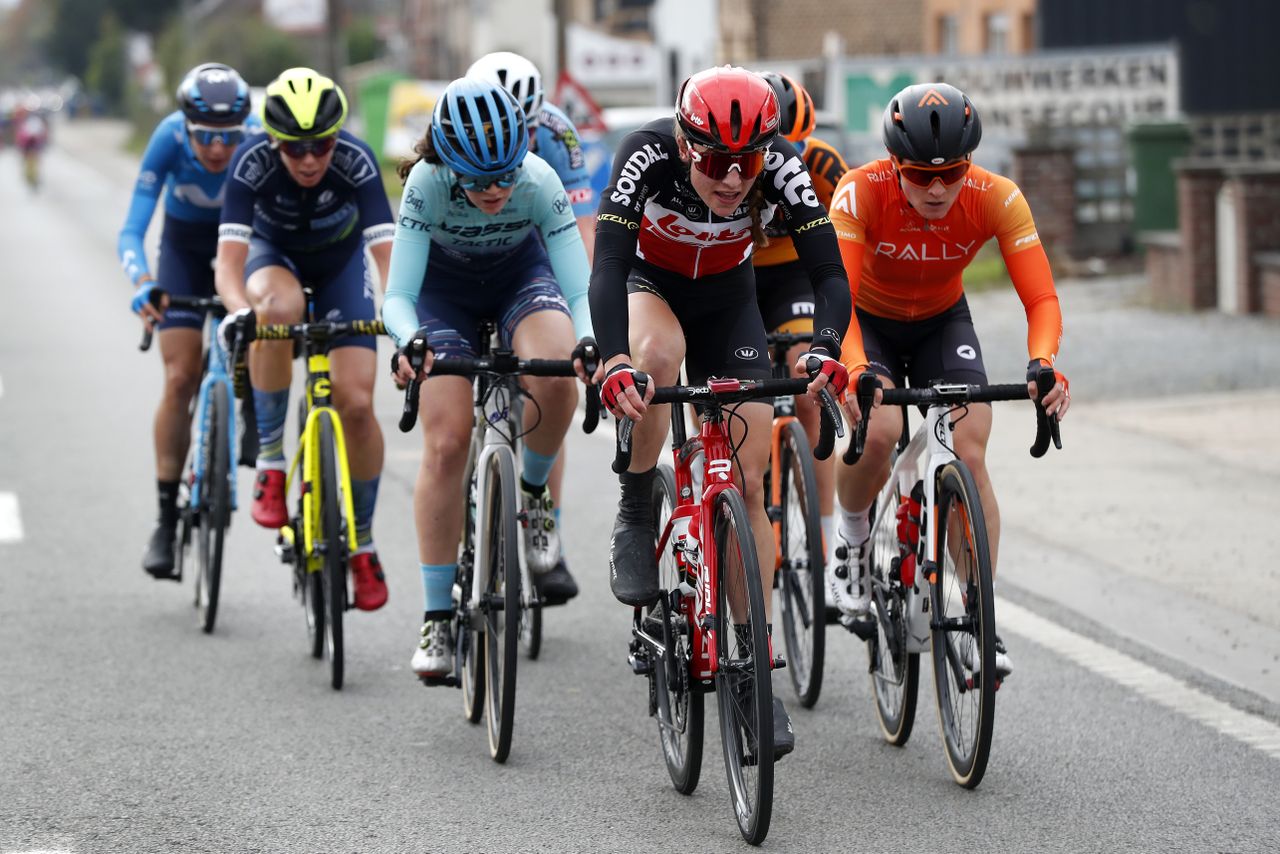 OUDENAARDE BELGIUM OCTOBER 18 Teuntje Beekhuis of The Netherlands and Team Lotto Soudal Ladies Heidi Franz of The United States and Rally Cycling Team Breakaway during the 17th Tour of Flanders 2020 Ronde van Vlaanderen Women Elite a 1356km stage from Oudenaarde to Oudenaarde RVV20 FlandersClassic on October 18 2020 in Oudenaarde Belgium Photo by Bas CzerwinskiGetty Images