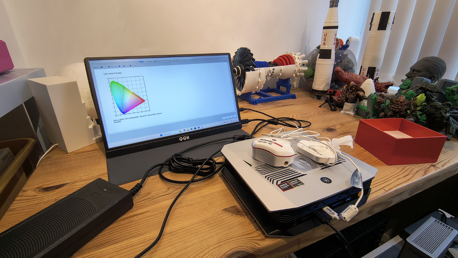 QQH Z12-4 Portable Monitor