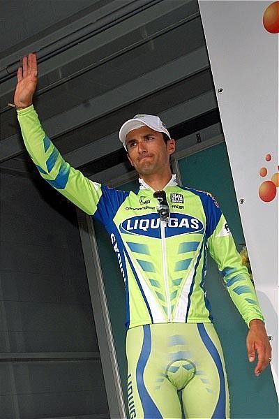 A happy Bennati walks onto the podium and waves to the crowd.