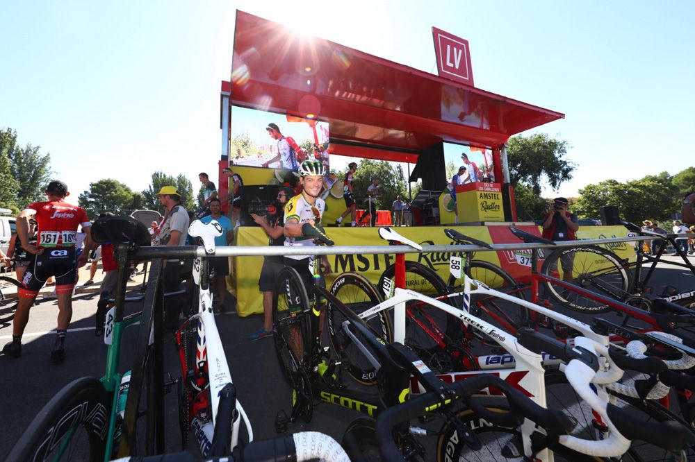 Australian national champion Alex Edmondson (Mitchelton-Scott) at the sign on