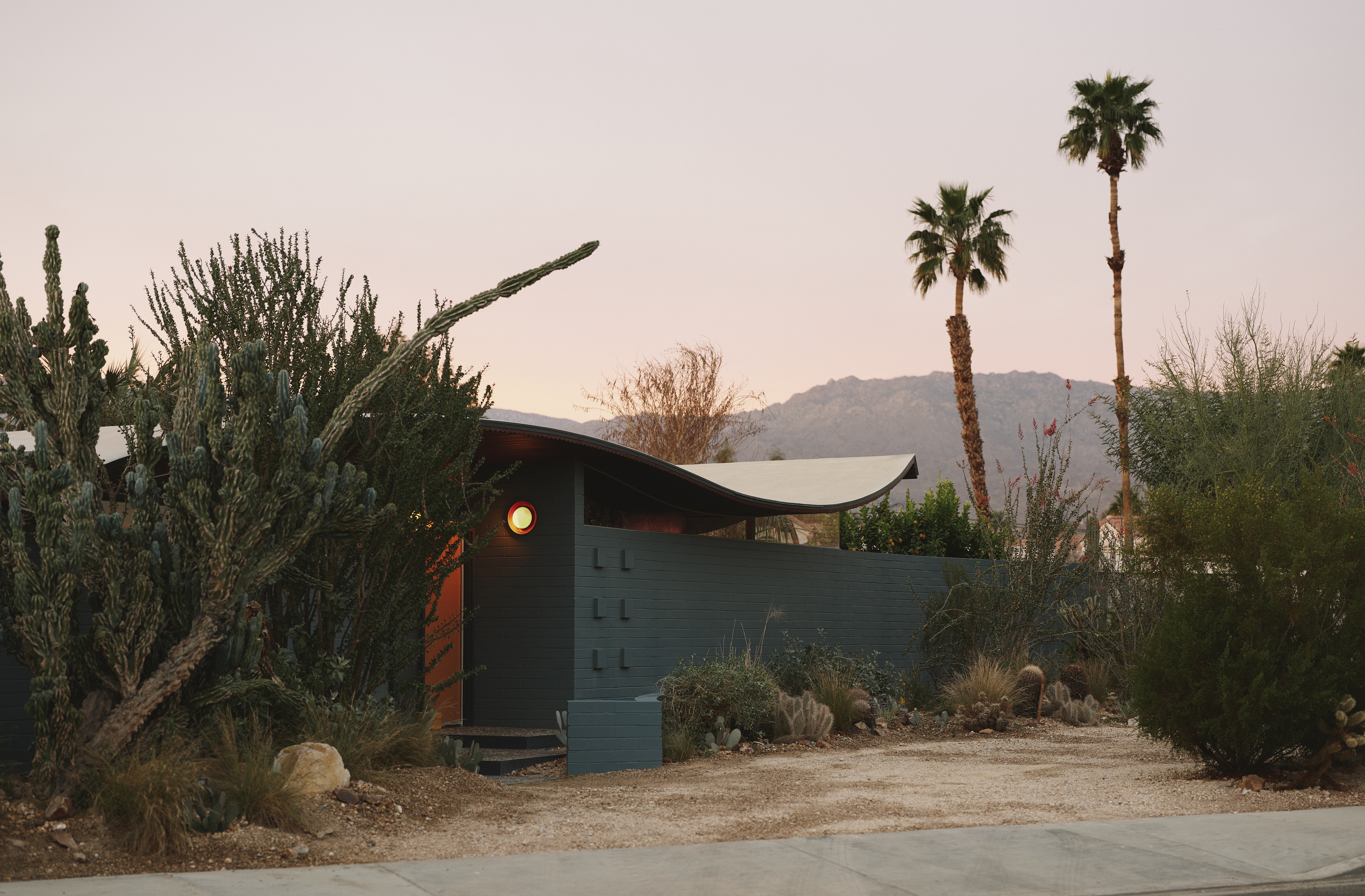 A Californian desert house from the mid 20th-century is furnished with earthy, stripy furnishings and iconic design pieces.