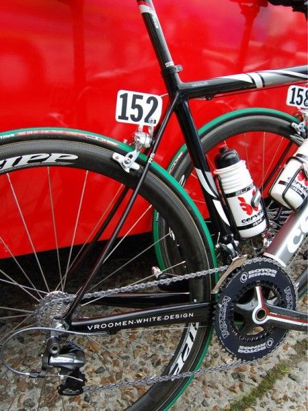 Gently curved seat stays on the RS are said to be even more comfortable than the ones on the R3.