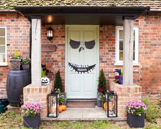 halloween decorations around door
