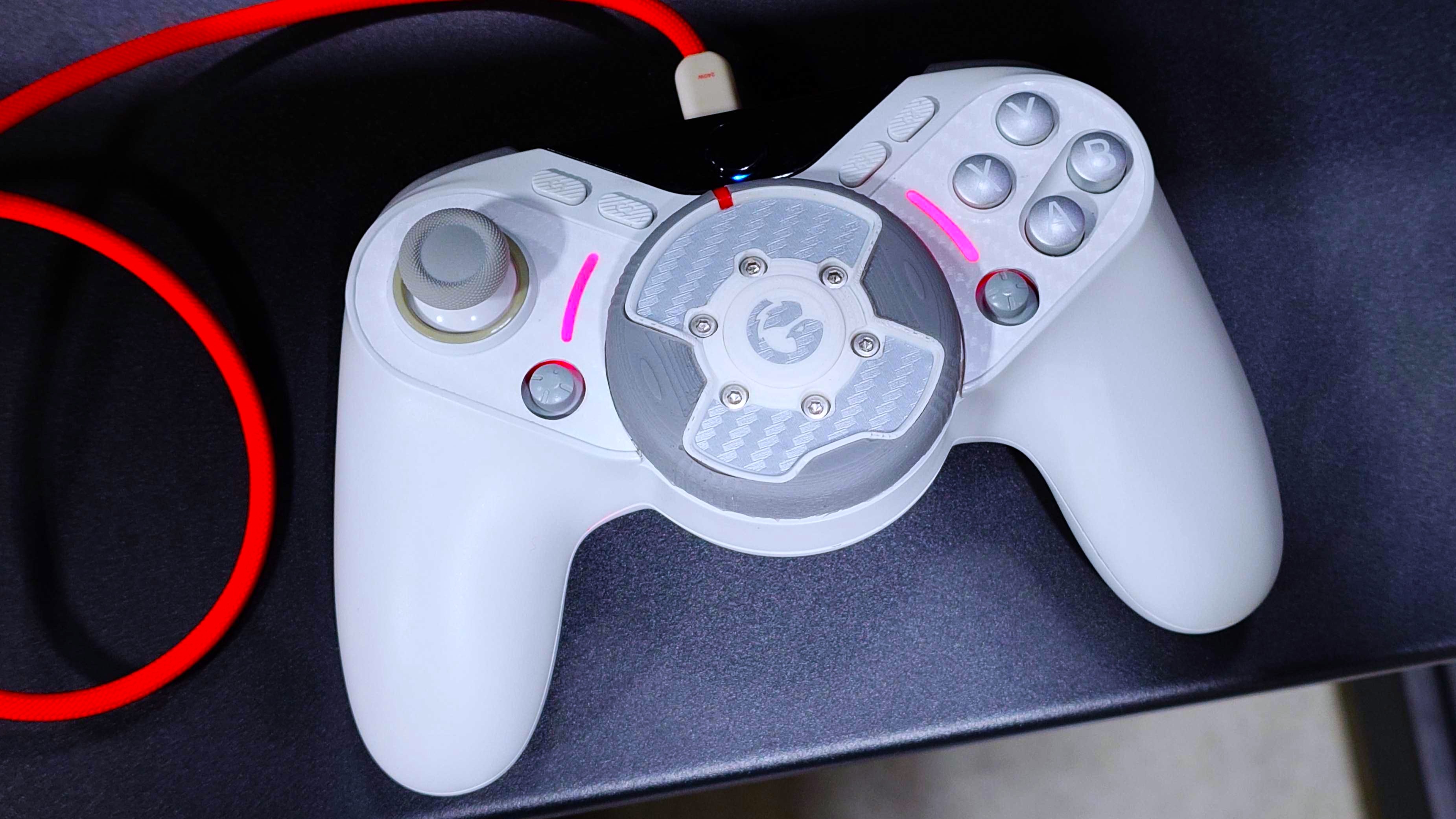 A photo of the GameSir Swift Drive PC controller in white with a direct drive racing wheel in the center.