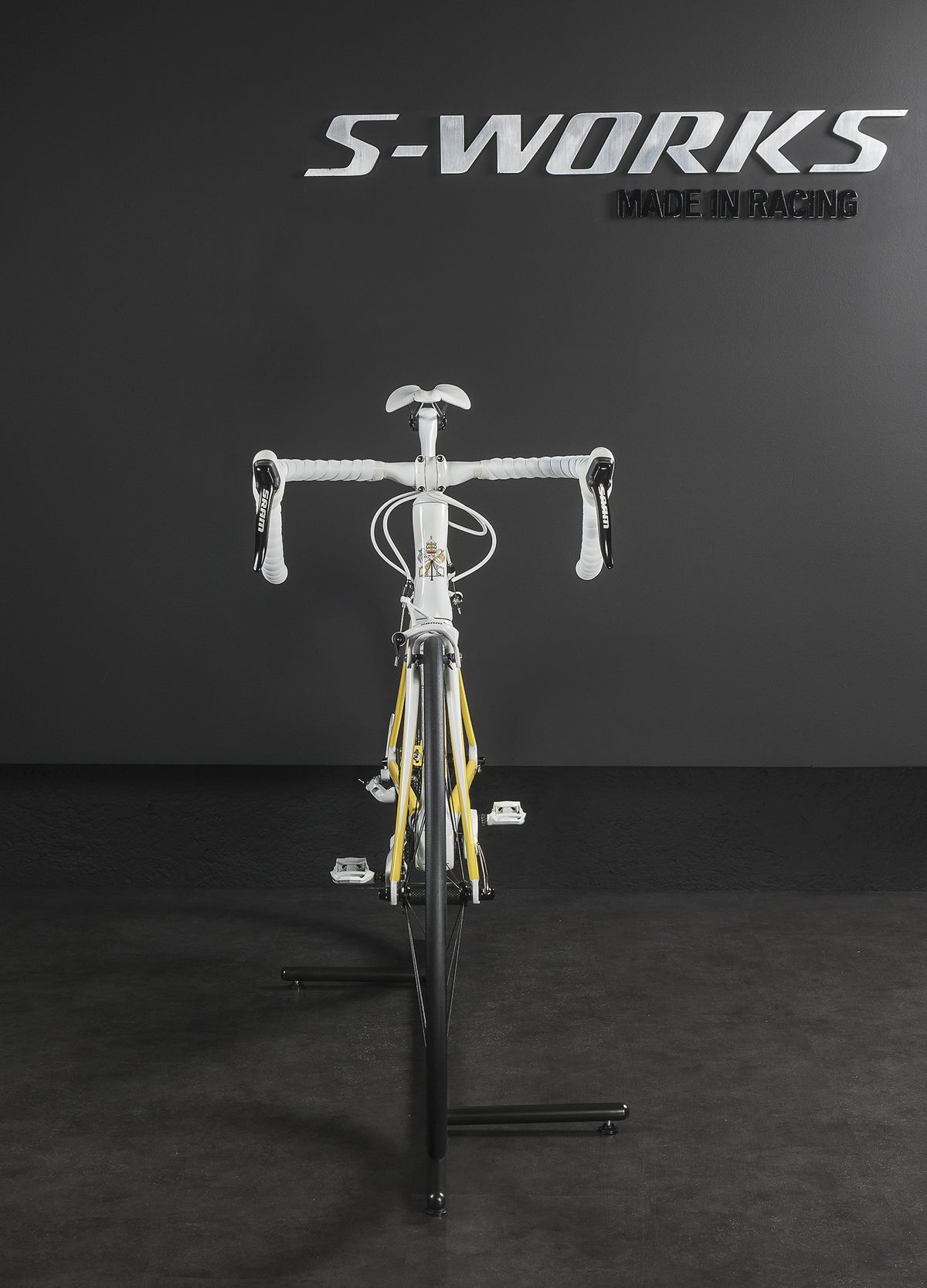 The Specialized Venge presented to Pope Francis by Peter Sagan