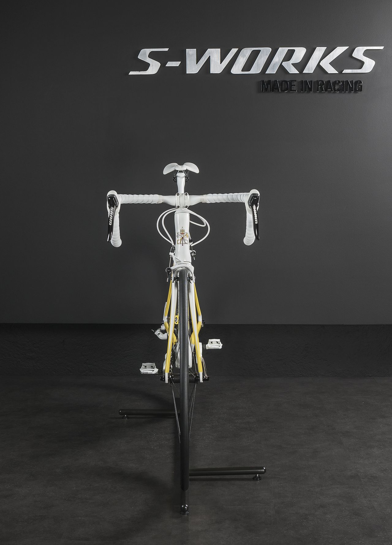The Specialized Venge presented to Pope Francis by Peter Sagan