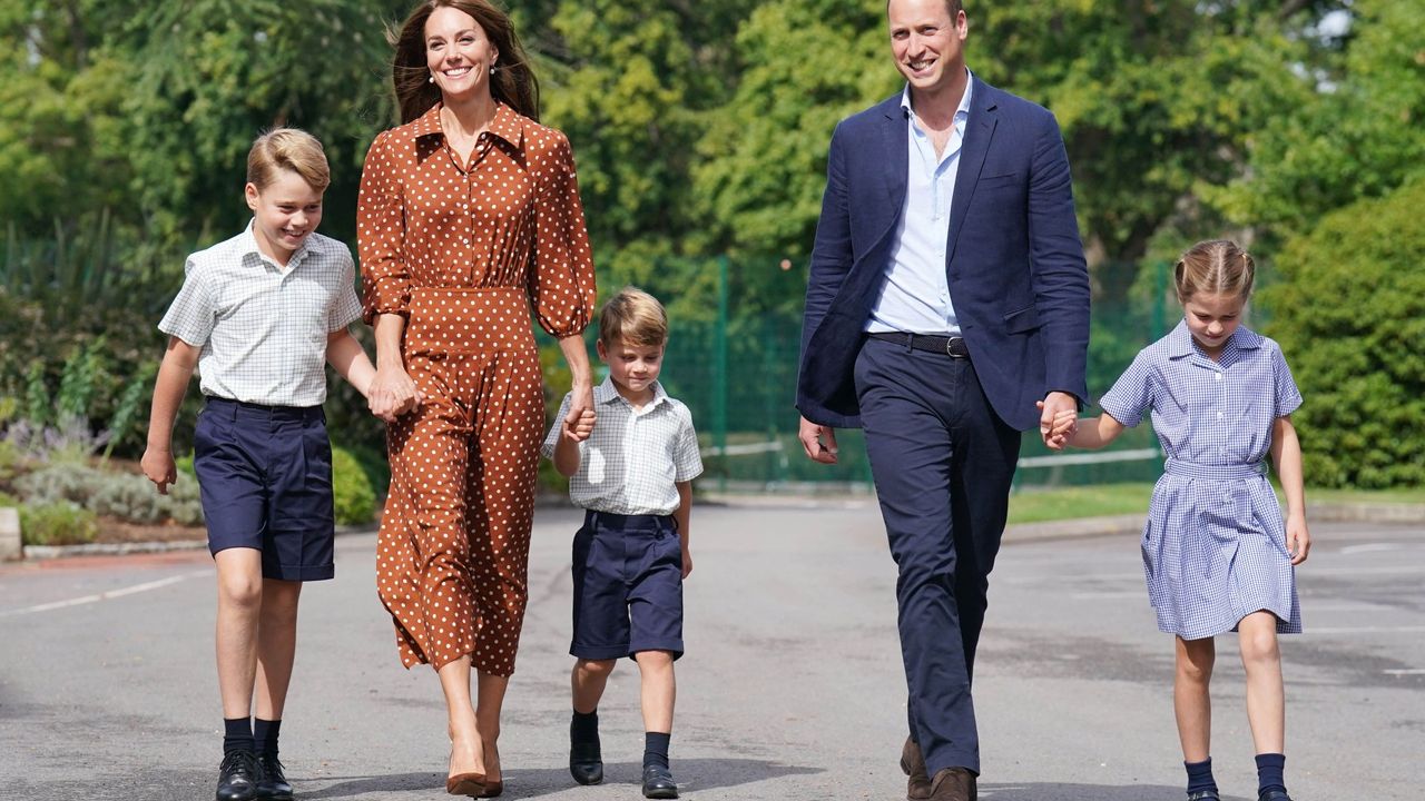 Britain&#039;s Prince George of Cambridge, Britain&#039;s Catherine, Duchess of Cambridge, Britain&#039;s Prince Louis of Cambridge, Britain&#039;s Prince William, Duke of Cambridge, and Britain&#039;s Princess Charlotte of Cambridge arrive for a settling in afternoon at Lambrook School, near Ascot in Berkshire on September 7, 2022 on the eve of their first school day