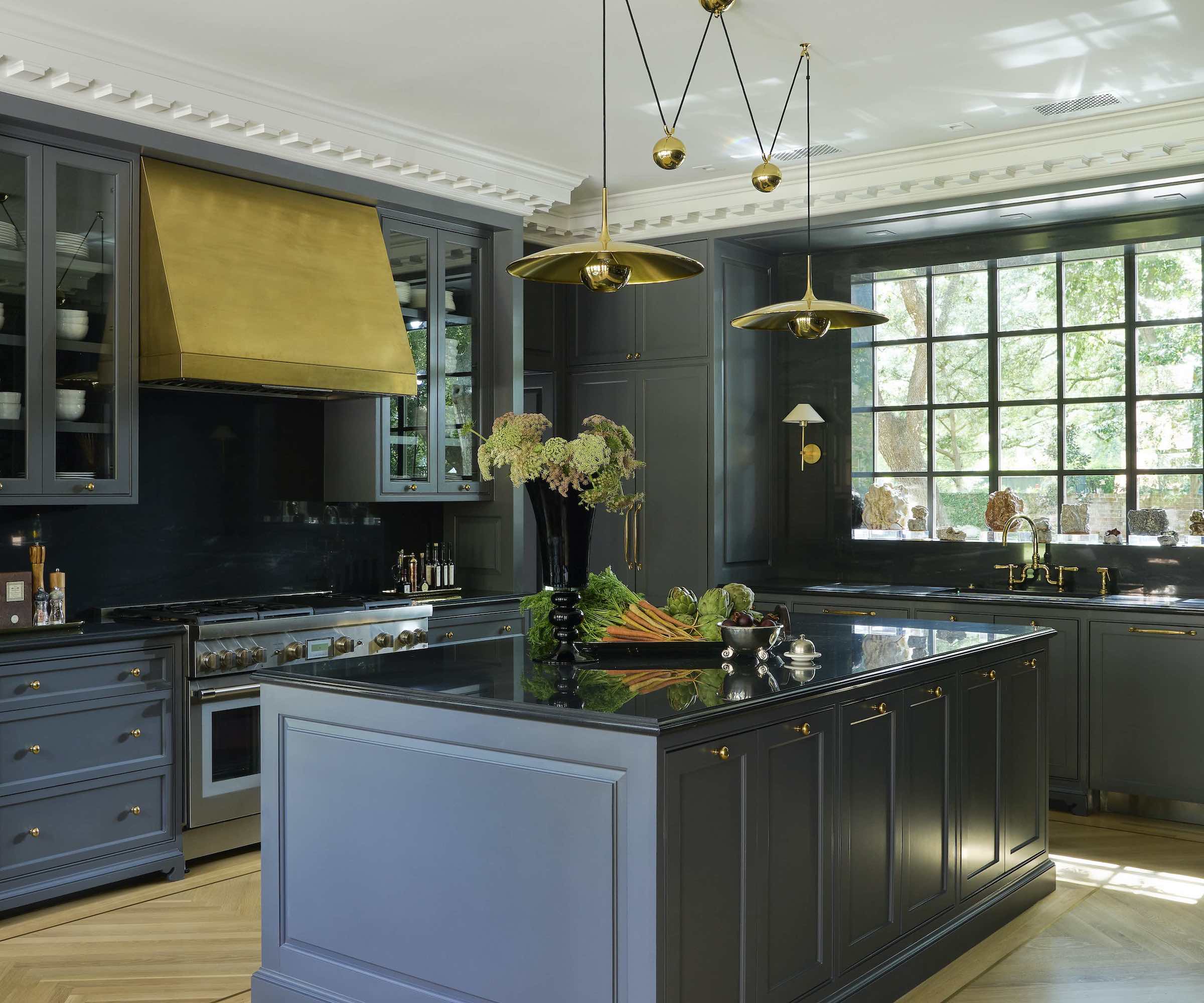trad kitchen with blue and brass scheme