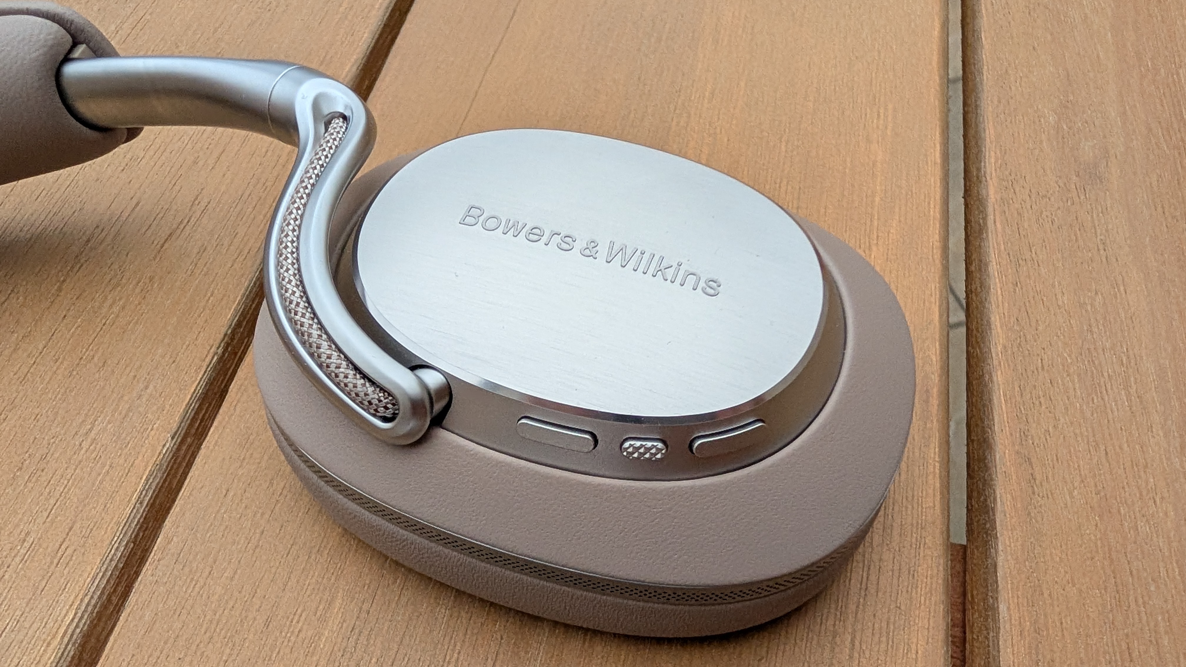 Bowers &amp;amp; Wilkins Px8 S2